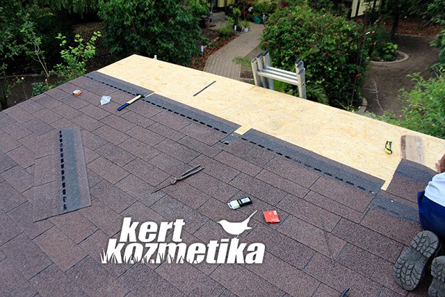 Tetőzsindelyezés közben (21)